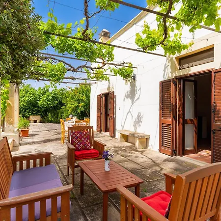 Casina Litta By Barbarhouse منزل ريفي كوتروفيانو
